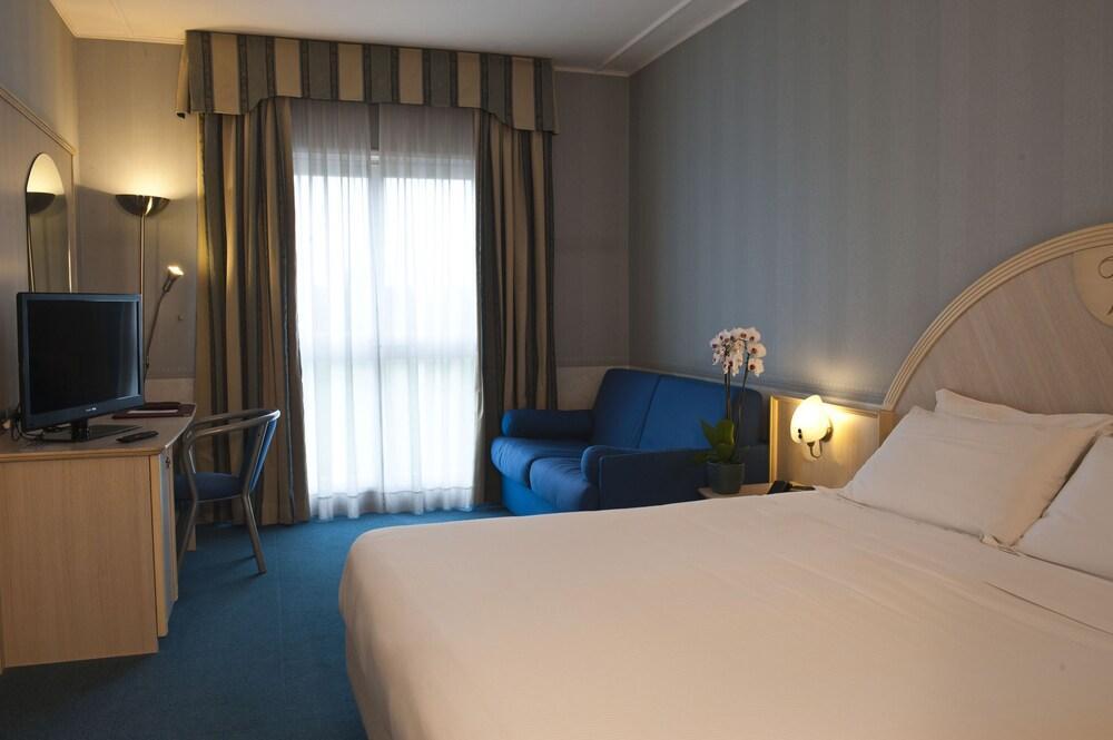 Hotel Villa Ducale Parma Bagian luar foto