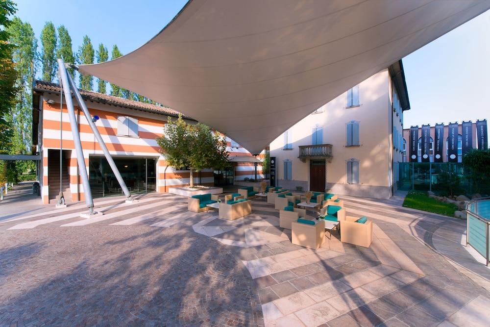 Hotel Villa Ducale Parma Bagian luar foto