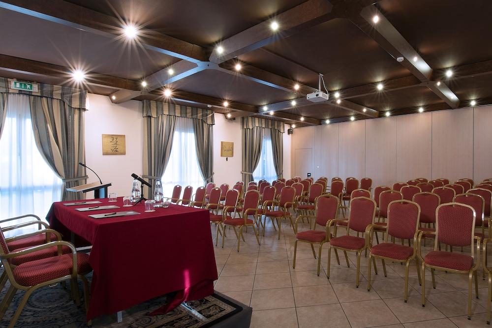 Hotel Villa Ducale Parma Bagian luar foto