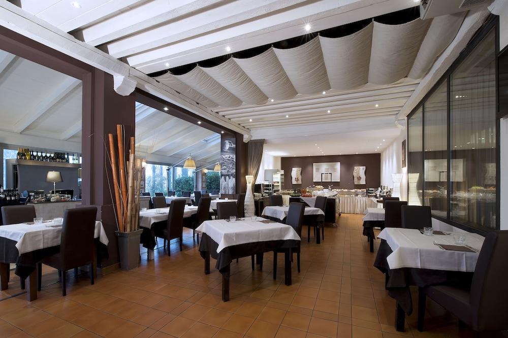Hotel Villa Ducale Parma Bagian luar foto