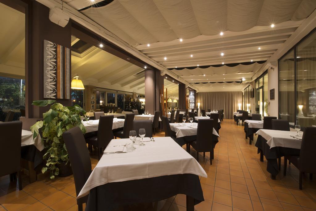 Hotel Villa Ducale Parma Bagian luar foto