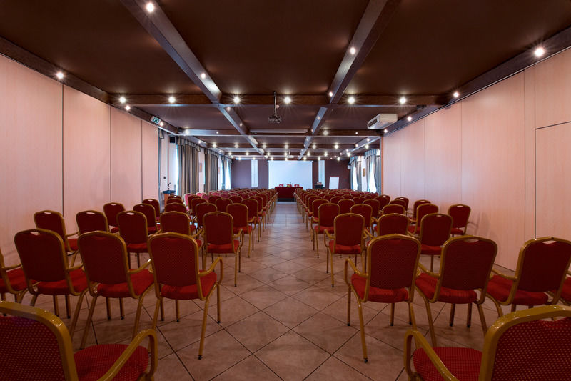 Hotel Villa Ducale Parma Bagian luar foto