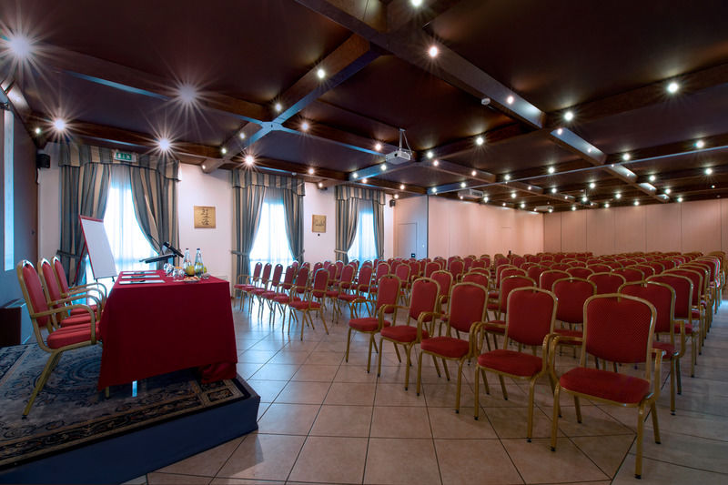 Hotel Villa Ducale Parma Bagian luar foto
