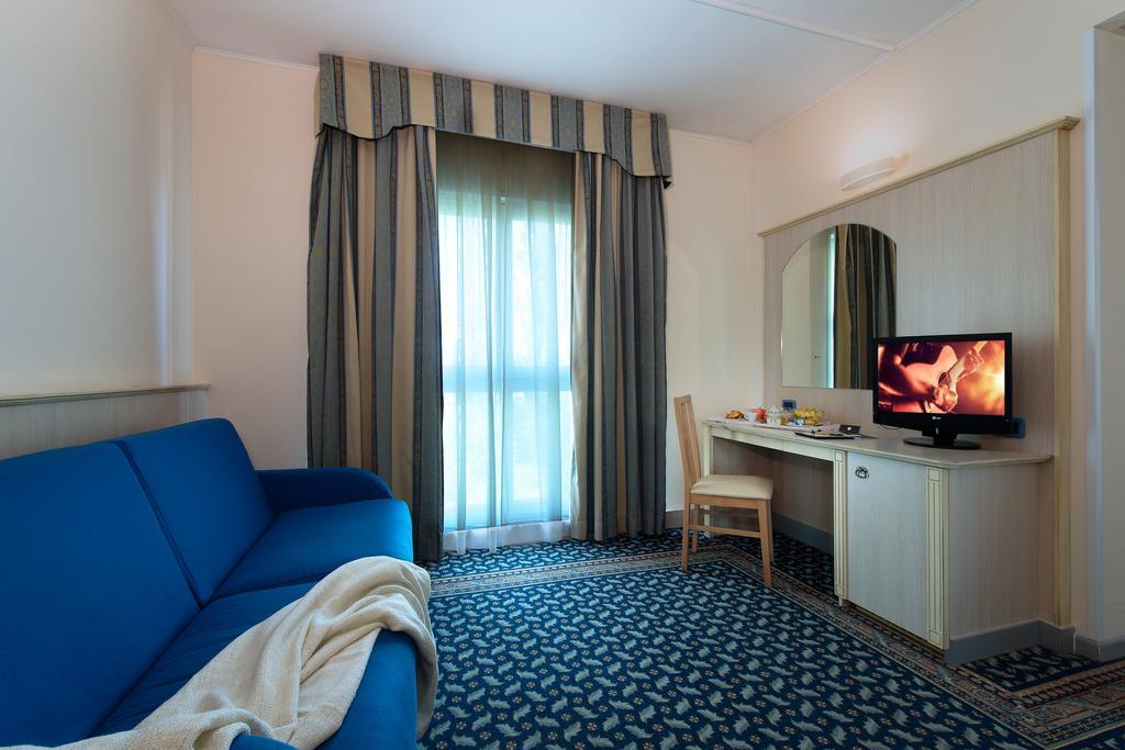 Hotel Villa Ducale Parma Bagian luar foto